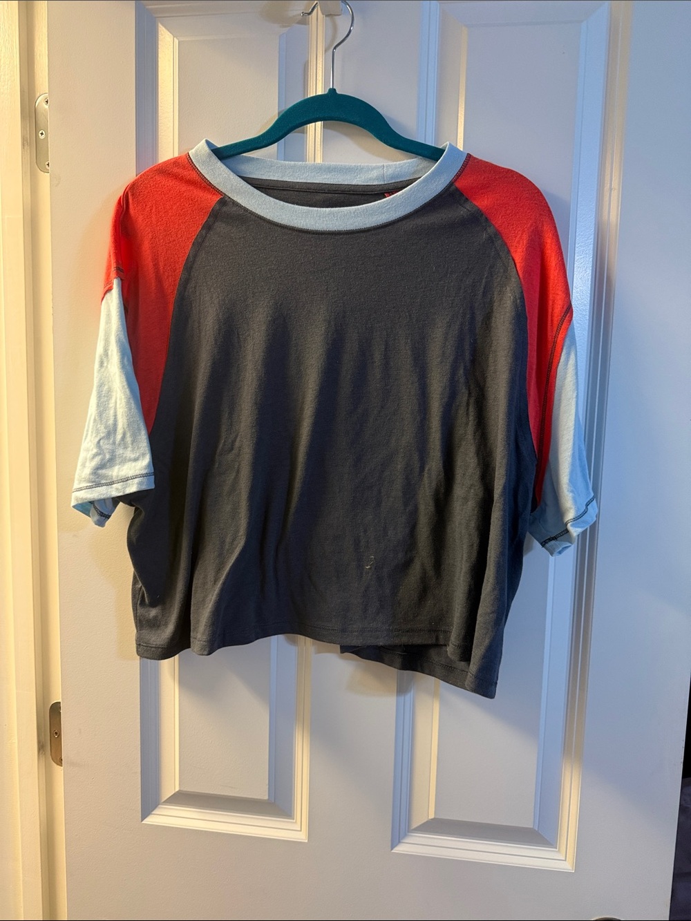 SO Colorblocked Raglan Crop Top - Black, Red & Light Blue